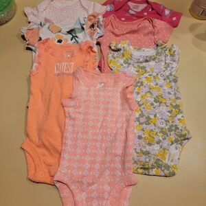 Bundle of 7 NB "Carter's" onesies. Various designs. Like new!